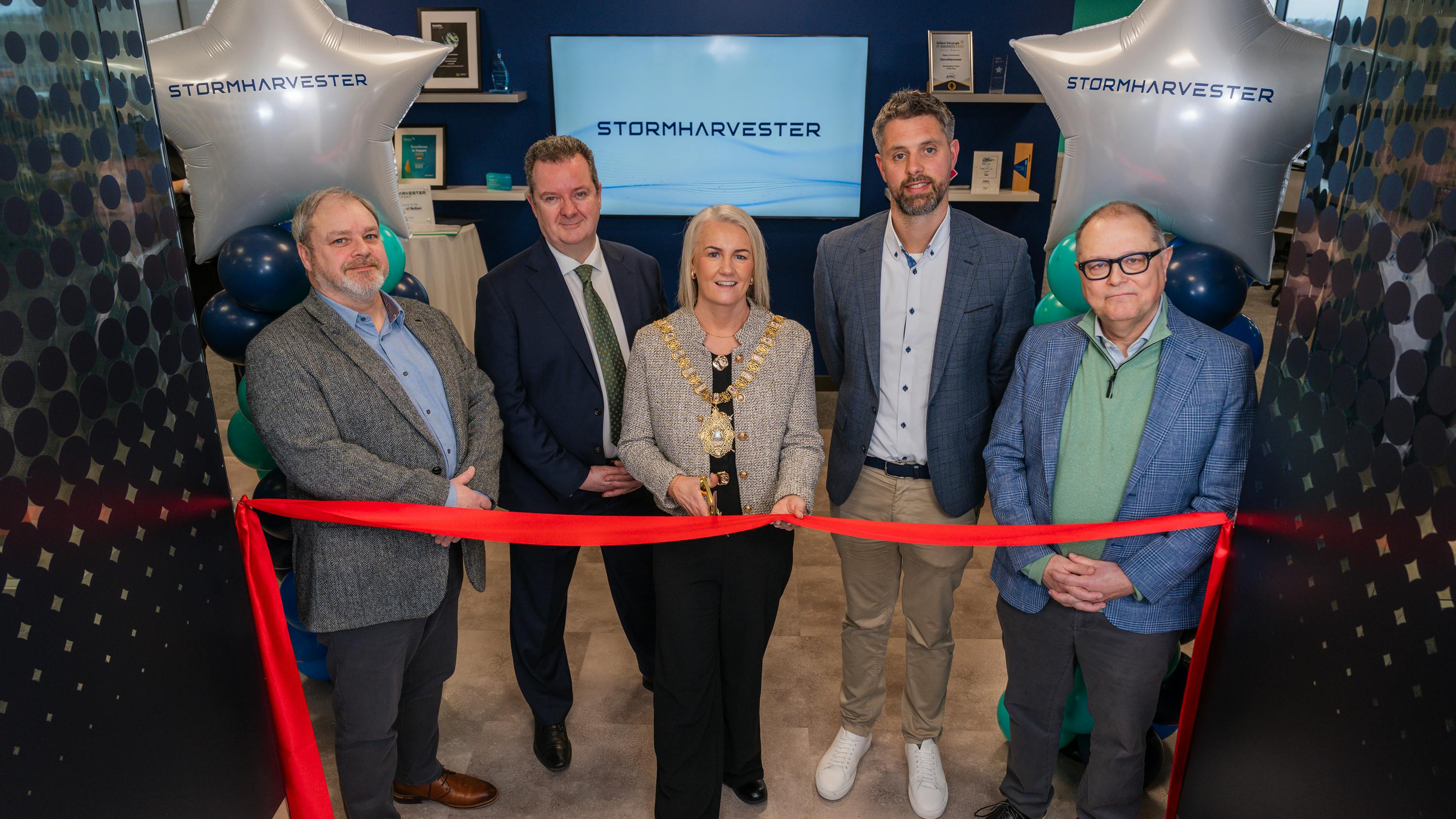 Lord Mayor of Belfast Councillor Tracy Kelly and Kieran Donoghue CEO Invest NI (second) with Stevie Gallagher CTO, Brian Moloney CEO & Jonathan Lavercombe COO from StormHarvester (Photo credit: StormHarvester).
