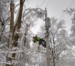 lineman restoring power lineman restoring power