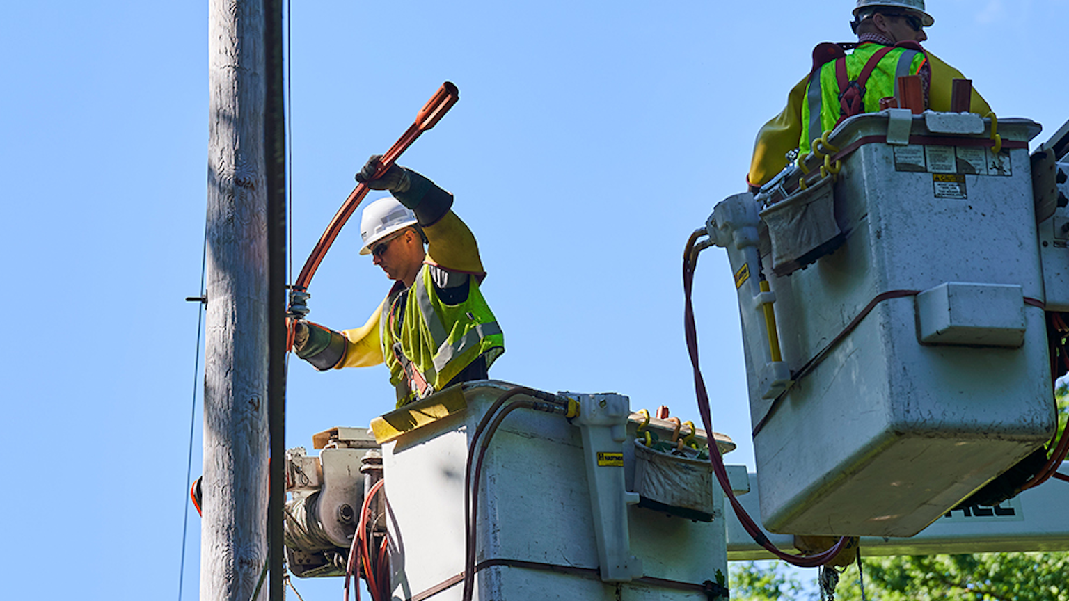 Distribution Network Operator Improves Efficiency with Power Line ...