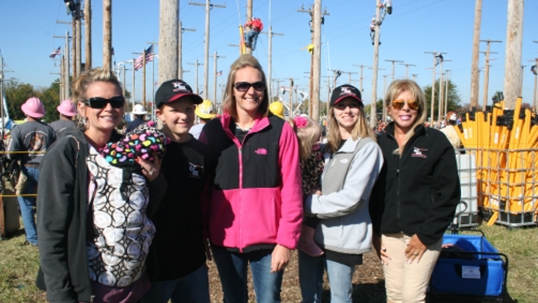 Linemen S Wives Have Tales To Tell T D World