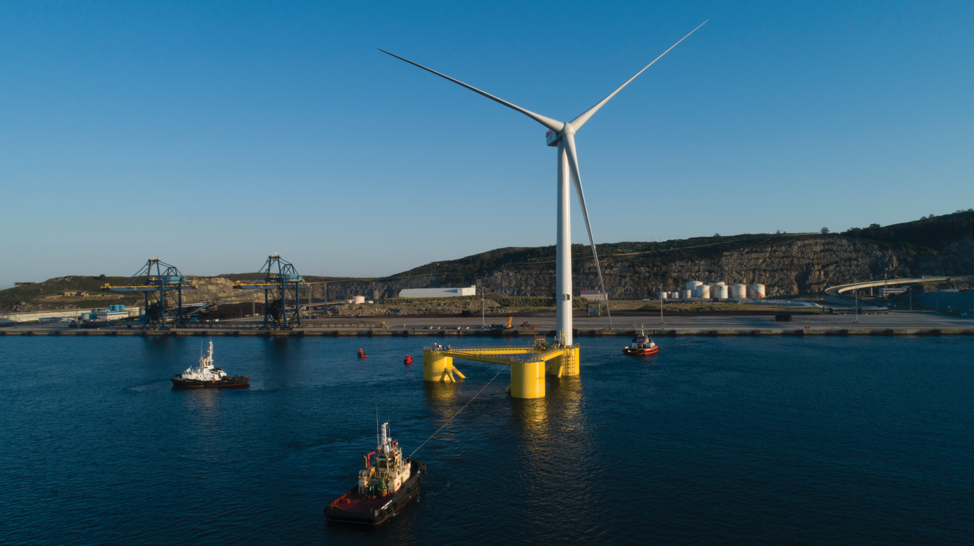 The last platform of the world&rsquo;s first semi-submersible floating wind farm sets sail from Ferrol&rsquo;s Port.