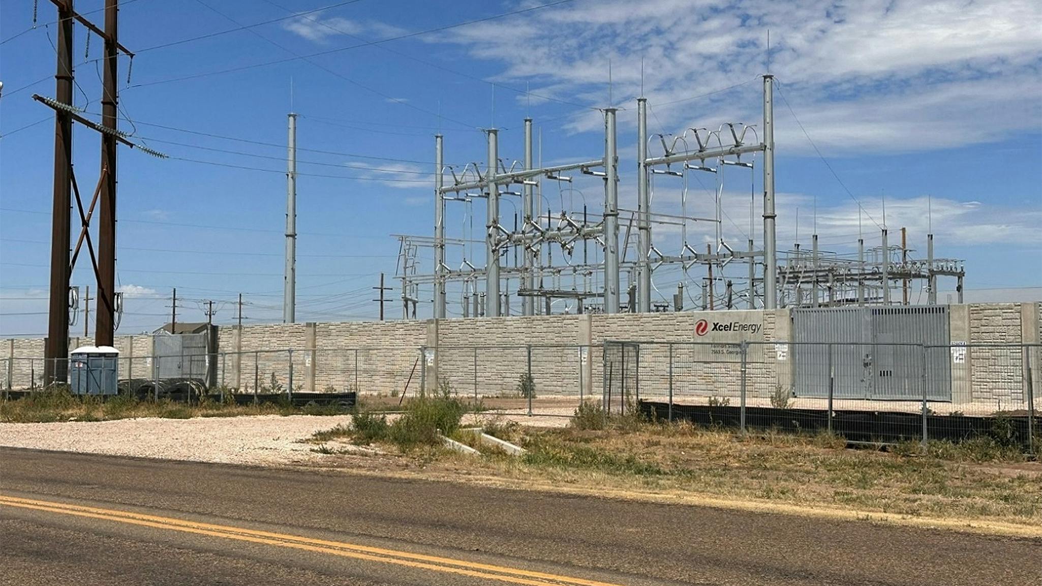 A second 115/13.2 kV, 28 MVA transformer and three breaker feeders were added to the Farmers Substation in Amarillo, Texas.