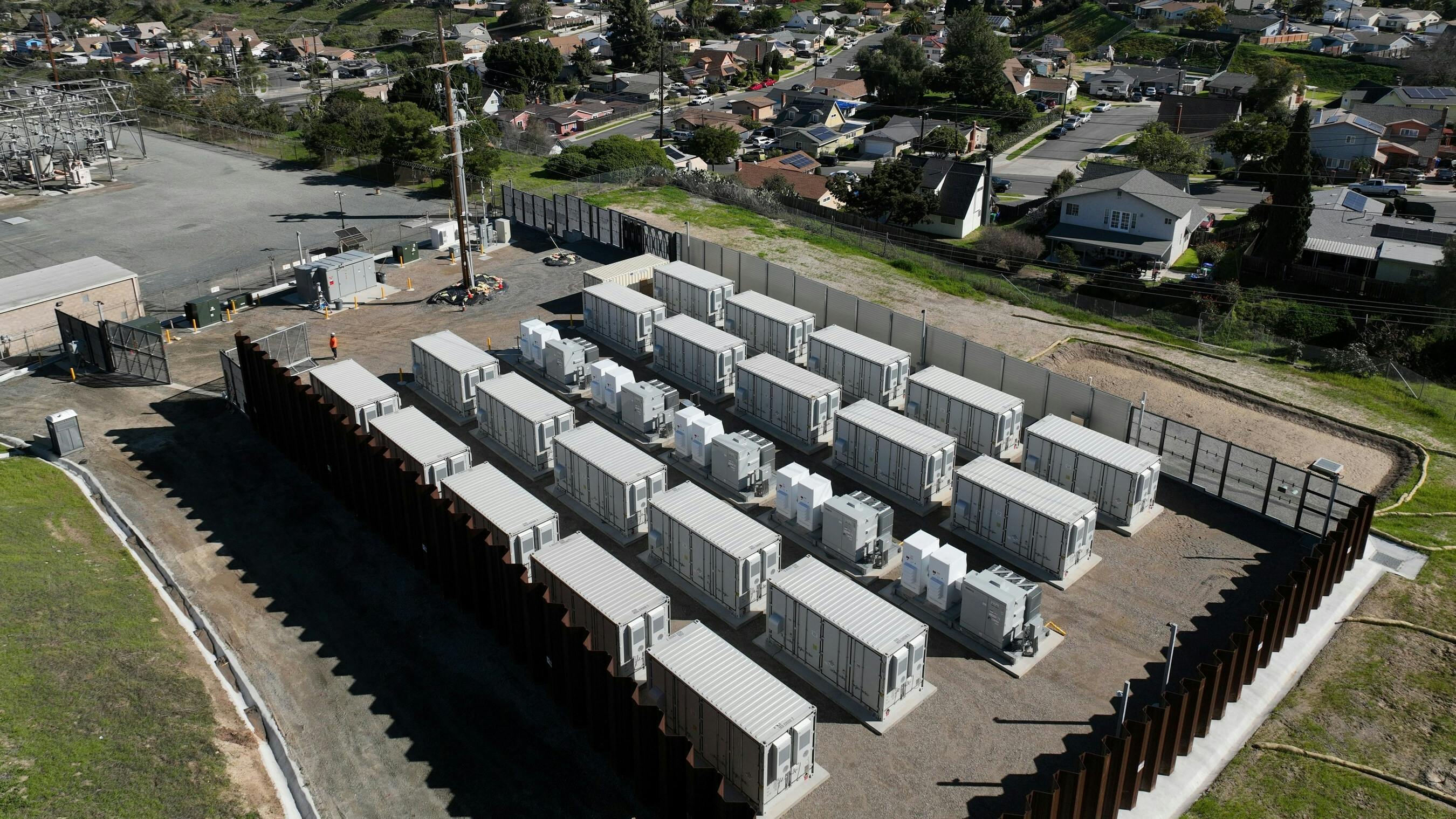 65cf8c28d7e642001eeb9131 Sdge Dji 0435