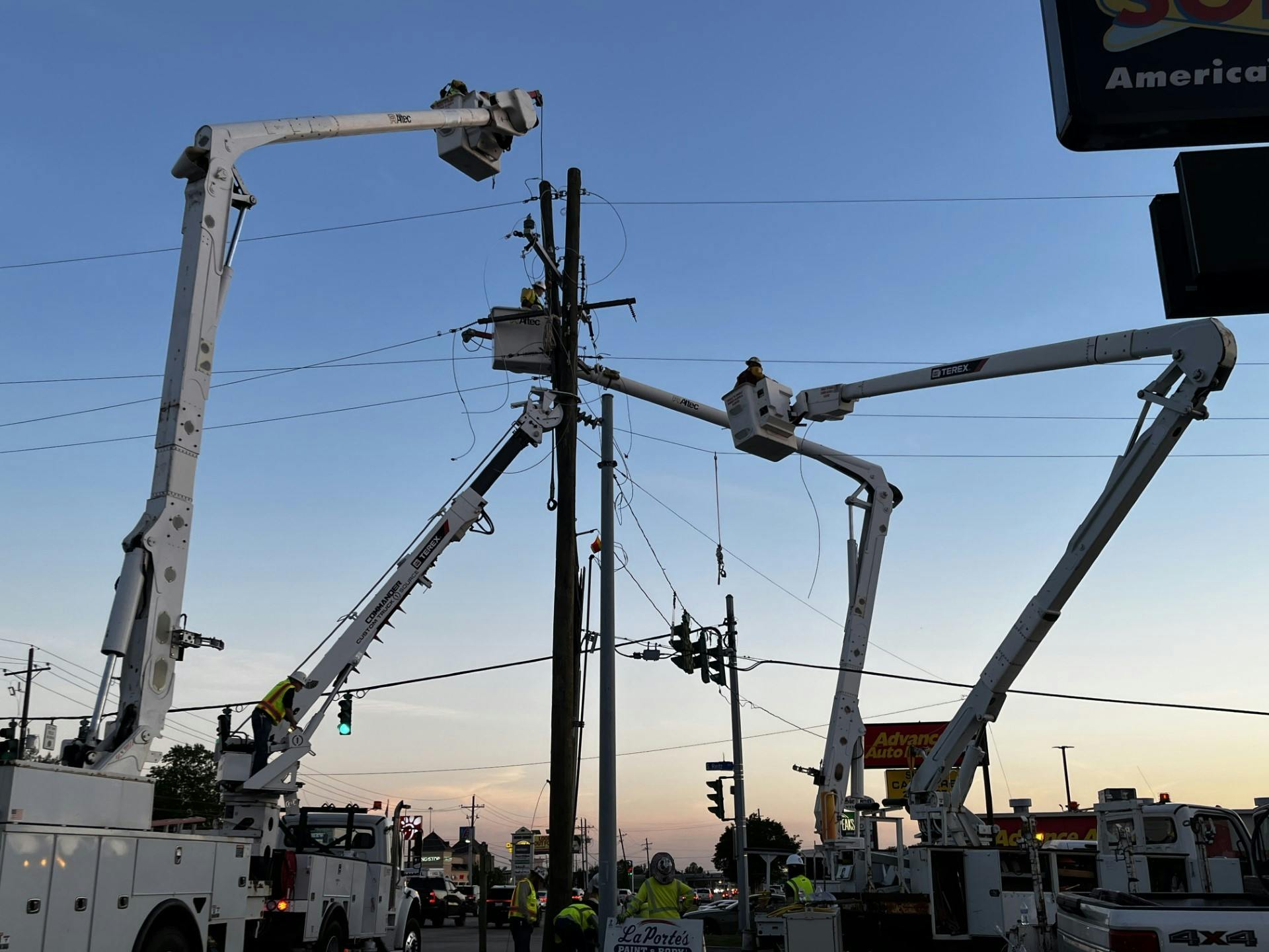 Crews working for Tempest Energy (TUC&rsquo;s sister company) in Baton Rouge, La., last Friday after a storm repair a split pole and rehang service. The crews pictured are not from Surge Powerline Solutions, but they&rsquo;re the kind Tempest Utility Consulting would provide with a safety program.