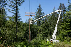Linemen with DJ’s Electrical conduct preventive maintenance on PGE’s distribution lines in the Mt. Hood National Forest near Zigzag, Ore. PGE’s service area includes more than 2.2 million trees and approximately 12,000 miles of overhead power lines. PGE and Asplundh crews conduct routine, year-round tree-trimming and vegetation management. Linemen with DJ’s Electrical conduct preventive maintenance on PGE’s distribution lines in the Mt. Hood National Forest near Zigzag, Ore. PGE’s service area includes more than 2.2 million trees and approximately 12,000 miles of overhead power lines. PGE and Asplundh crews conduct routine, year-round tree-trimming and vegetation management.