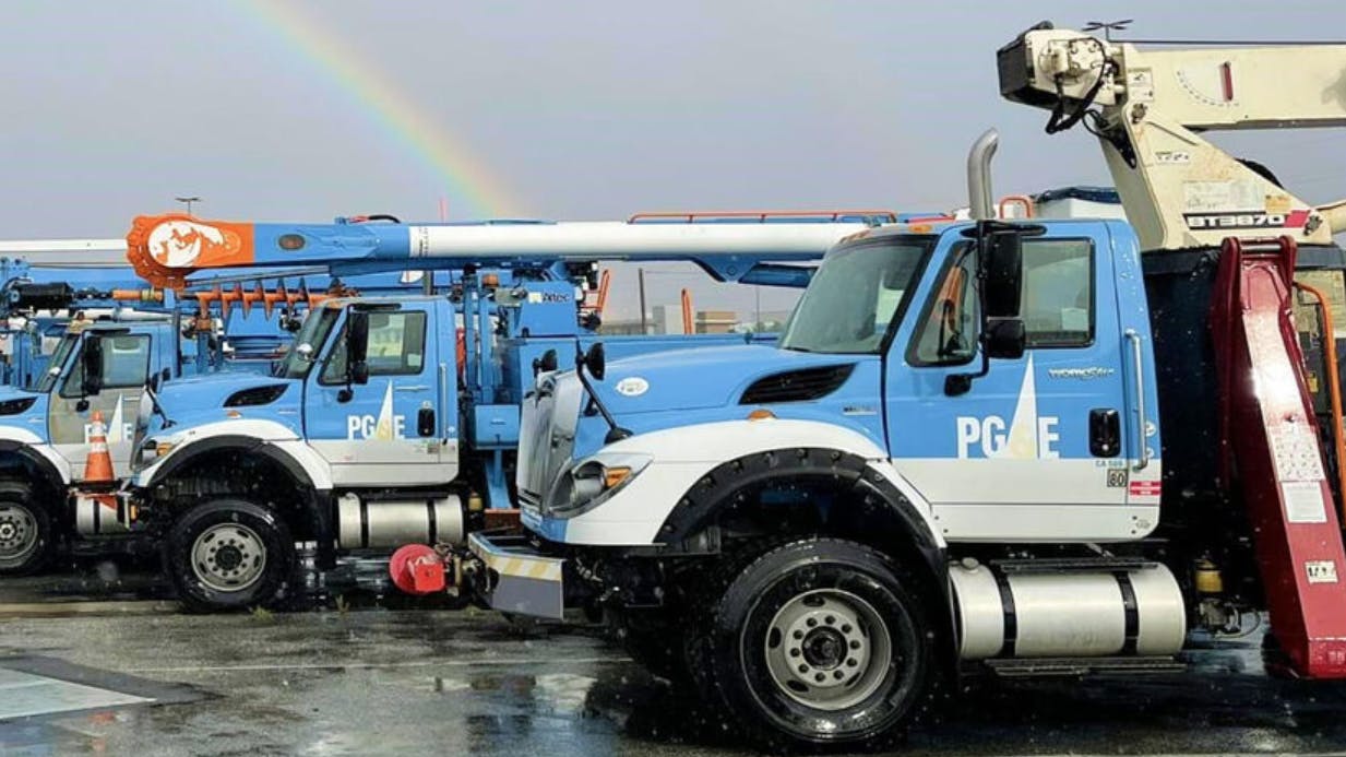 698f647112e532bafcf8f9fe Pcg Trucks 3