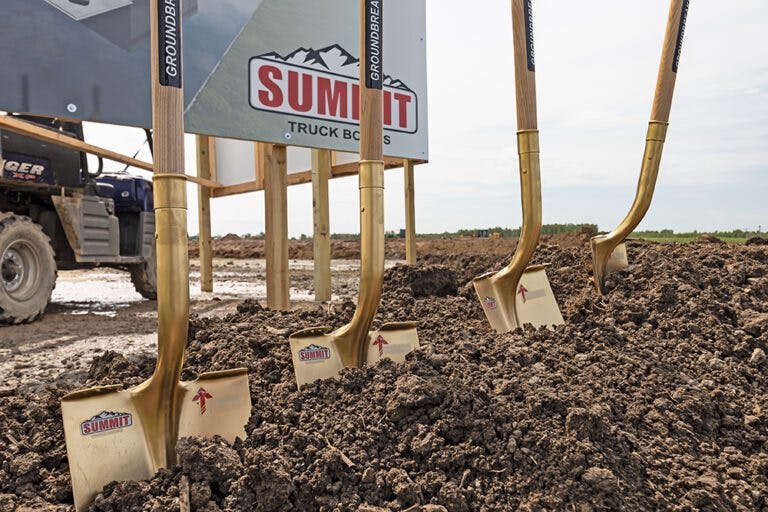 summit_groundbreaking_shovels