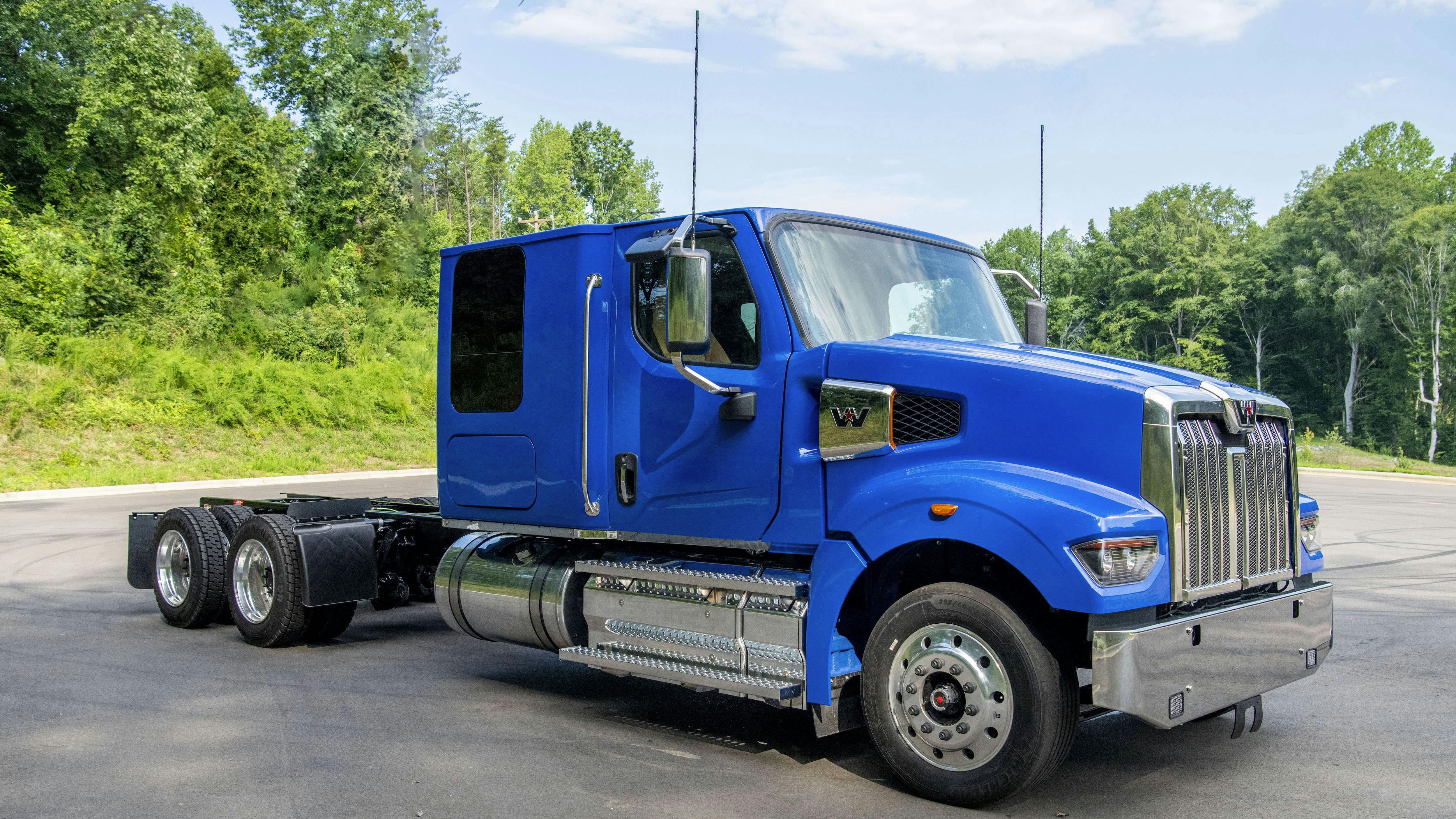 66d20f325cda548062005f5e Fontaine Modification Western Star Auto Hauler