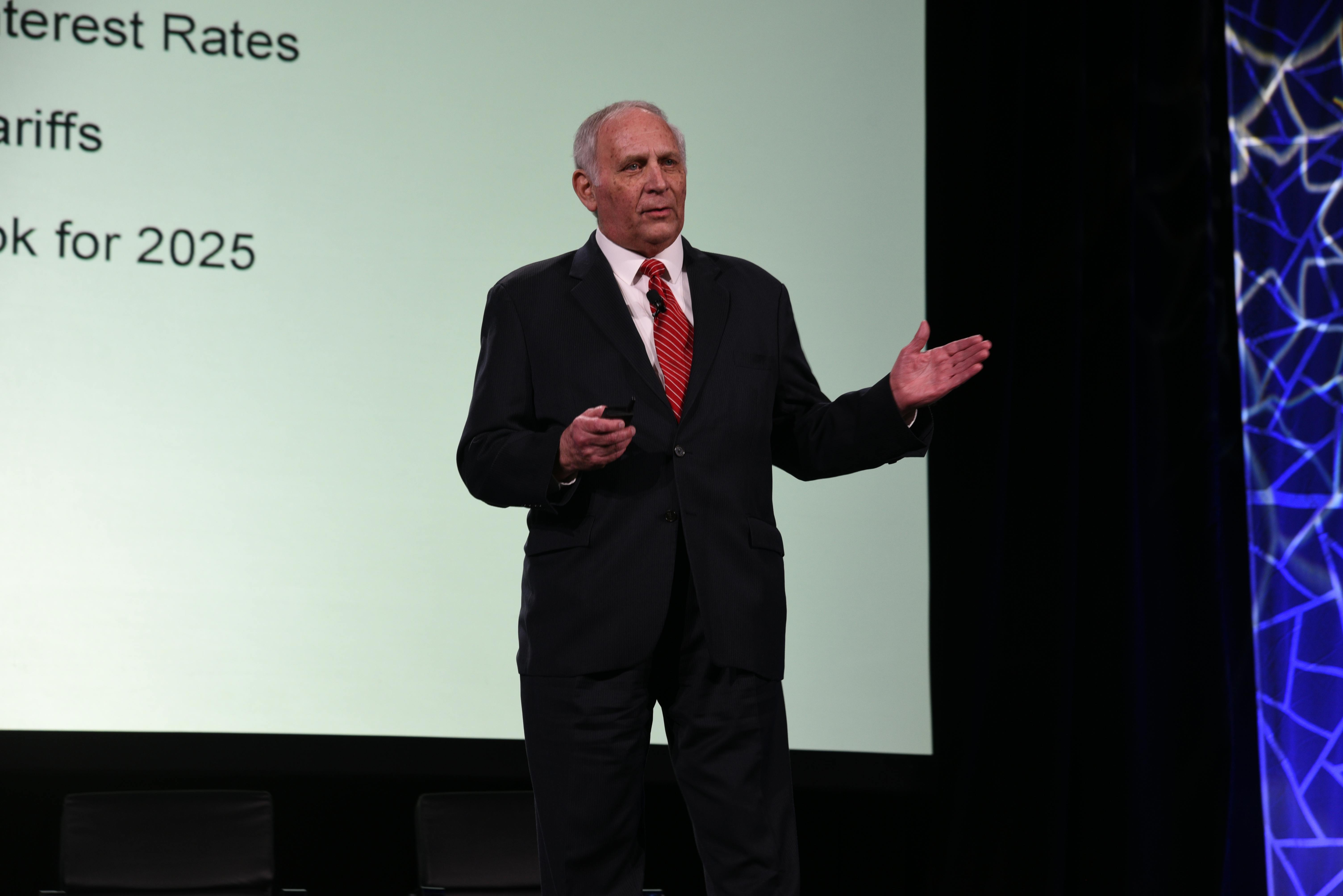 Economist Robert Dieli suggests that the economy in 2026 will continue to deal with the uncetainty and challenges of 2025.