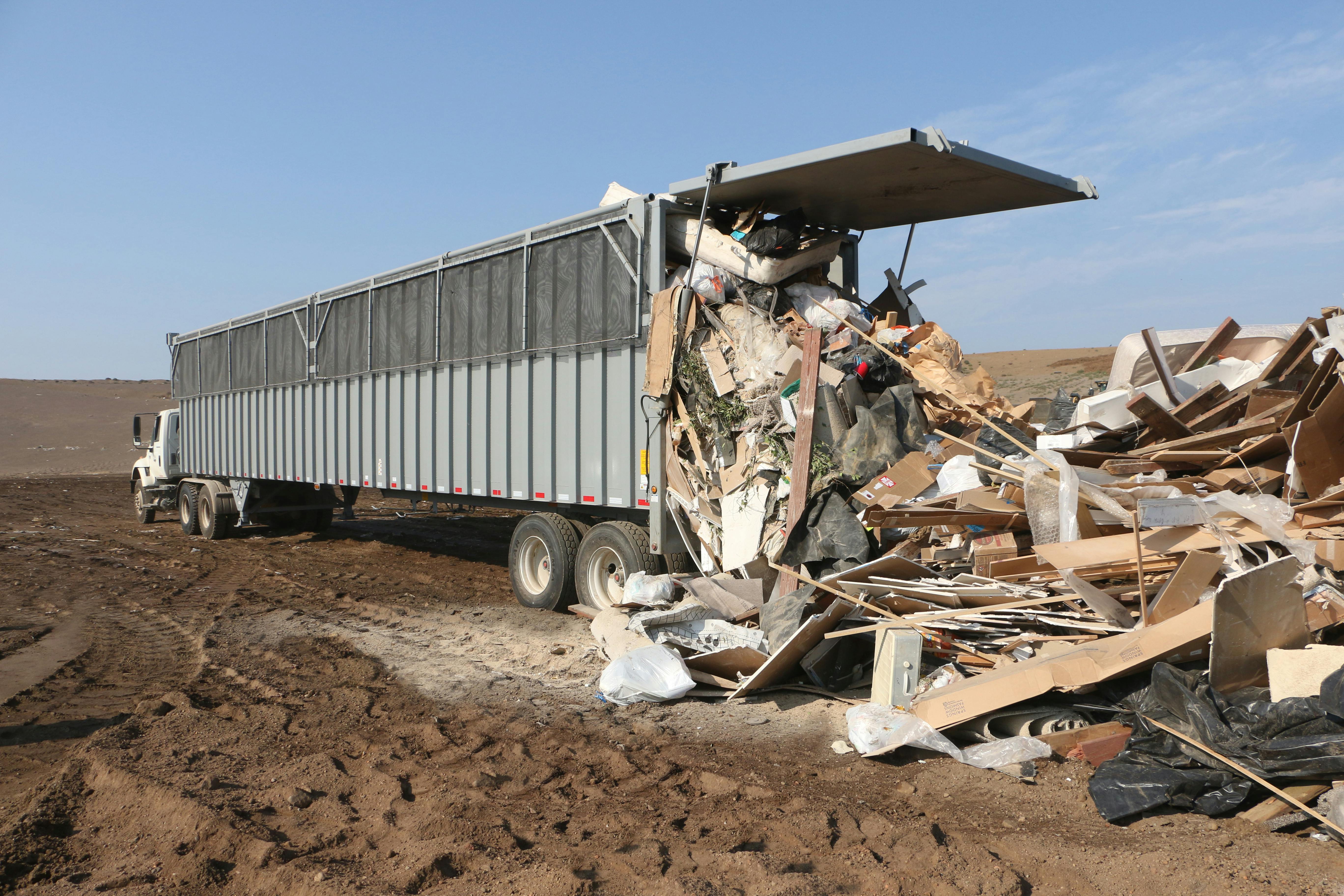 landfilltrailer_cover2025