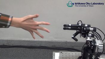 Content Dam Vsd En Articles 2013 11 Rock Paper Scissors With A Robot Leftcolumn Article Thumbnailimage File