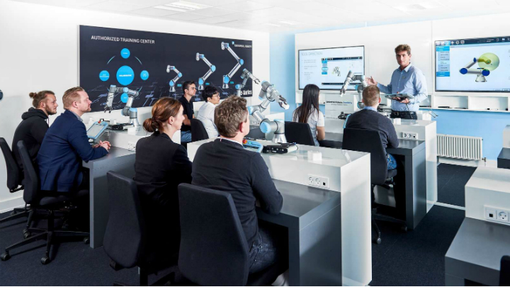 Universal Robots Authorized Training Center Classroom 5d2cac9605f76