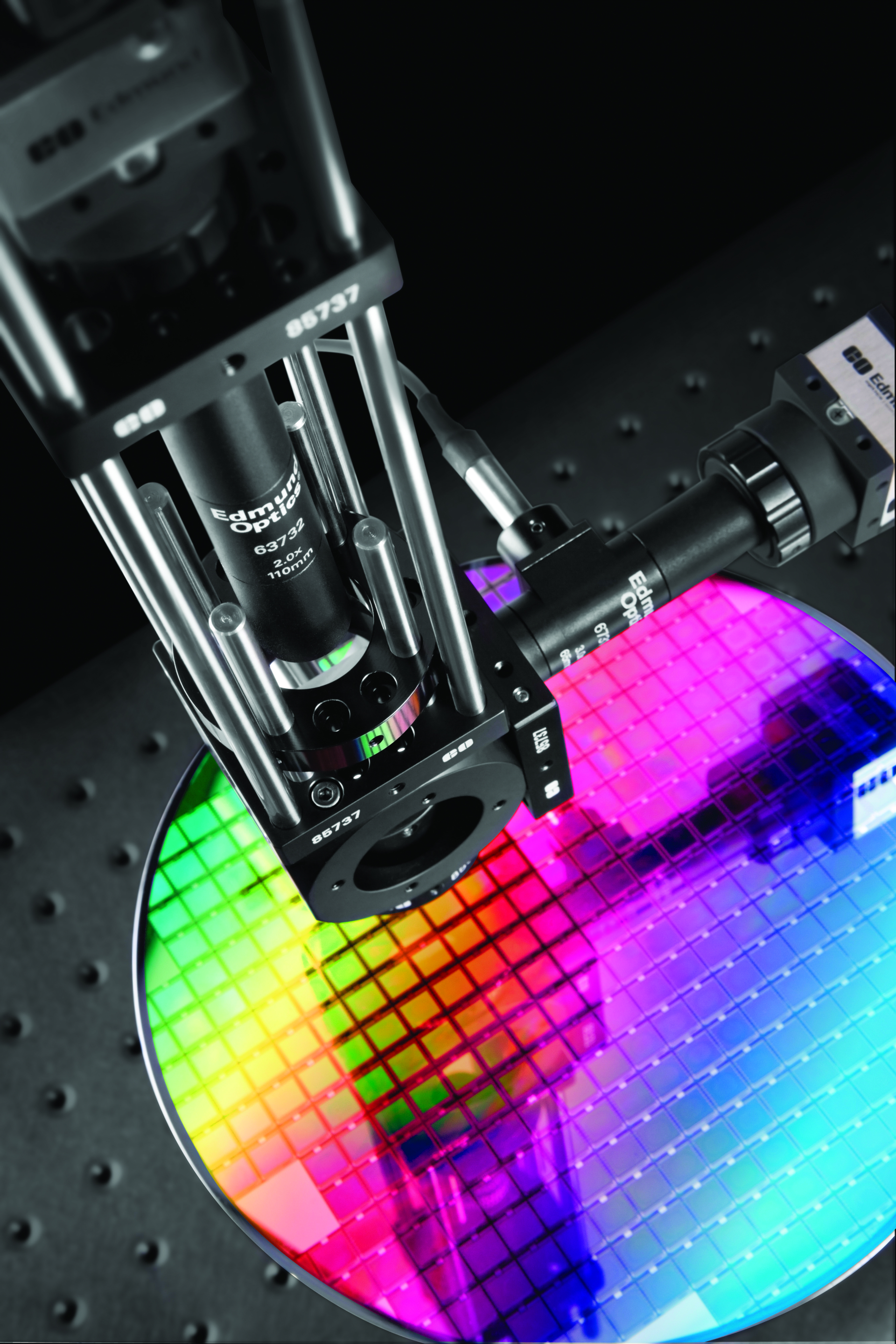 Figure 1: In-line illumination is ideal for the inspection of semiconductor wafers and other specular or semi-specular objects.