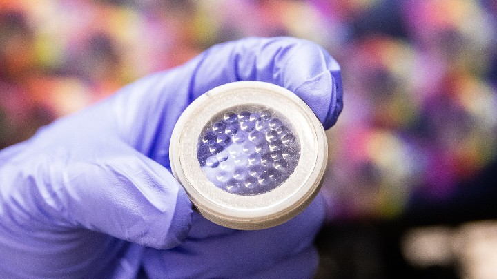 A lightweight and fast experimental camera includes a thin microlens array and sensor.