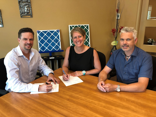 Mann+hummel & Hardy Signing 1