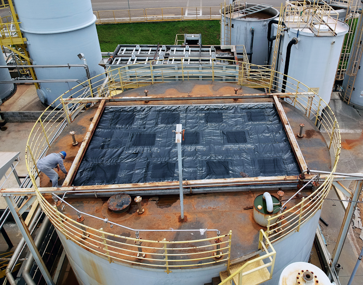 The FEMSA wastewater plant in Marilia had two rectangular reactors fitted with Anue Geomembranes’ reinforced odor control system with integrated activated carbon filters.