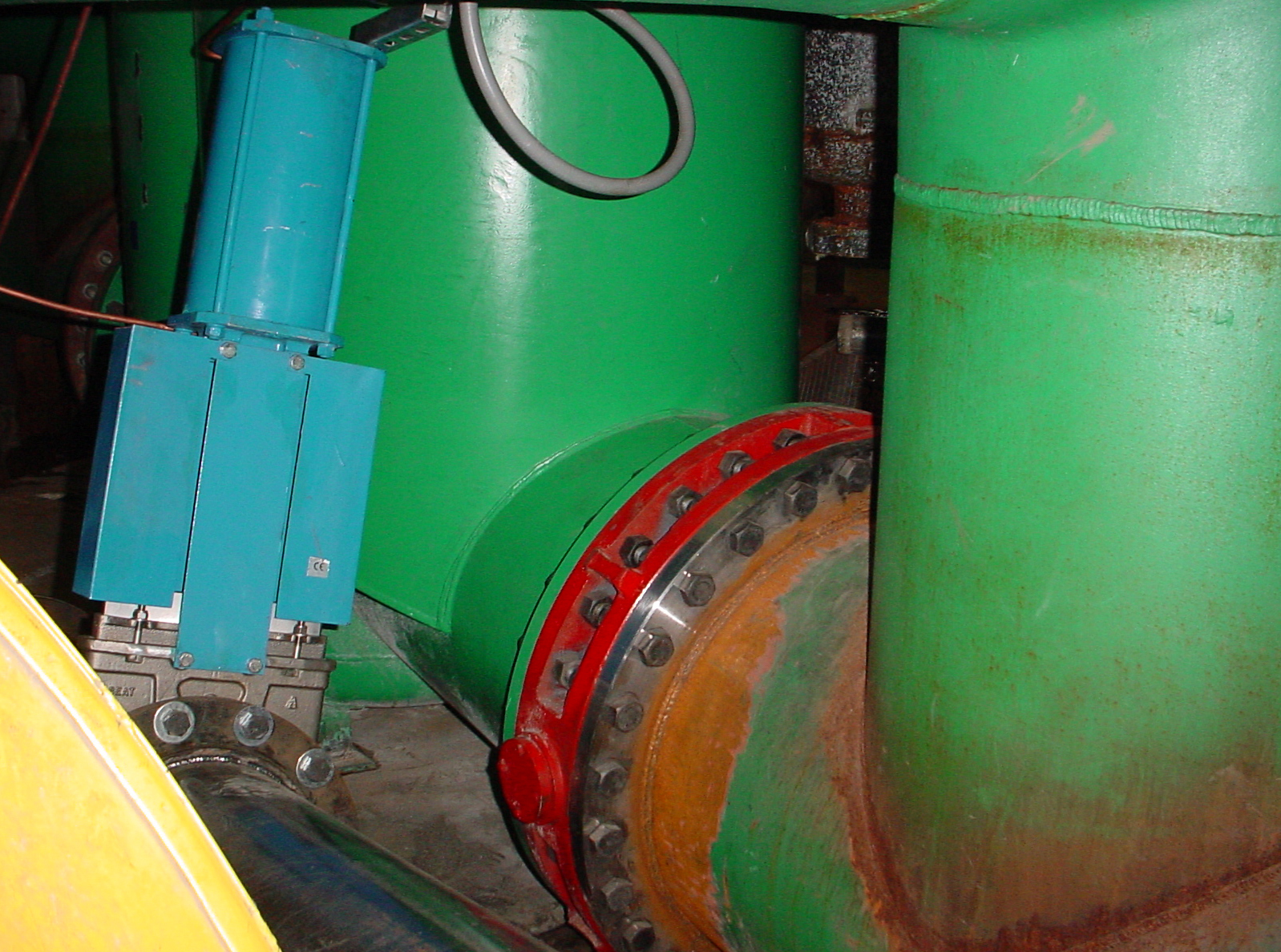 Firms like Acme Engineering Products can custom manufacture pressure vessels to fit within the existing piping arrangement, which minimizes scraper strainer installation costs.