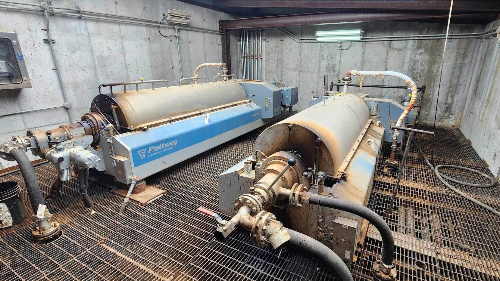 By monitoring maximum and minimum values, critical operating states are prevented, and relevant safety standards are met.