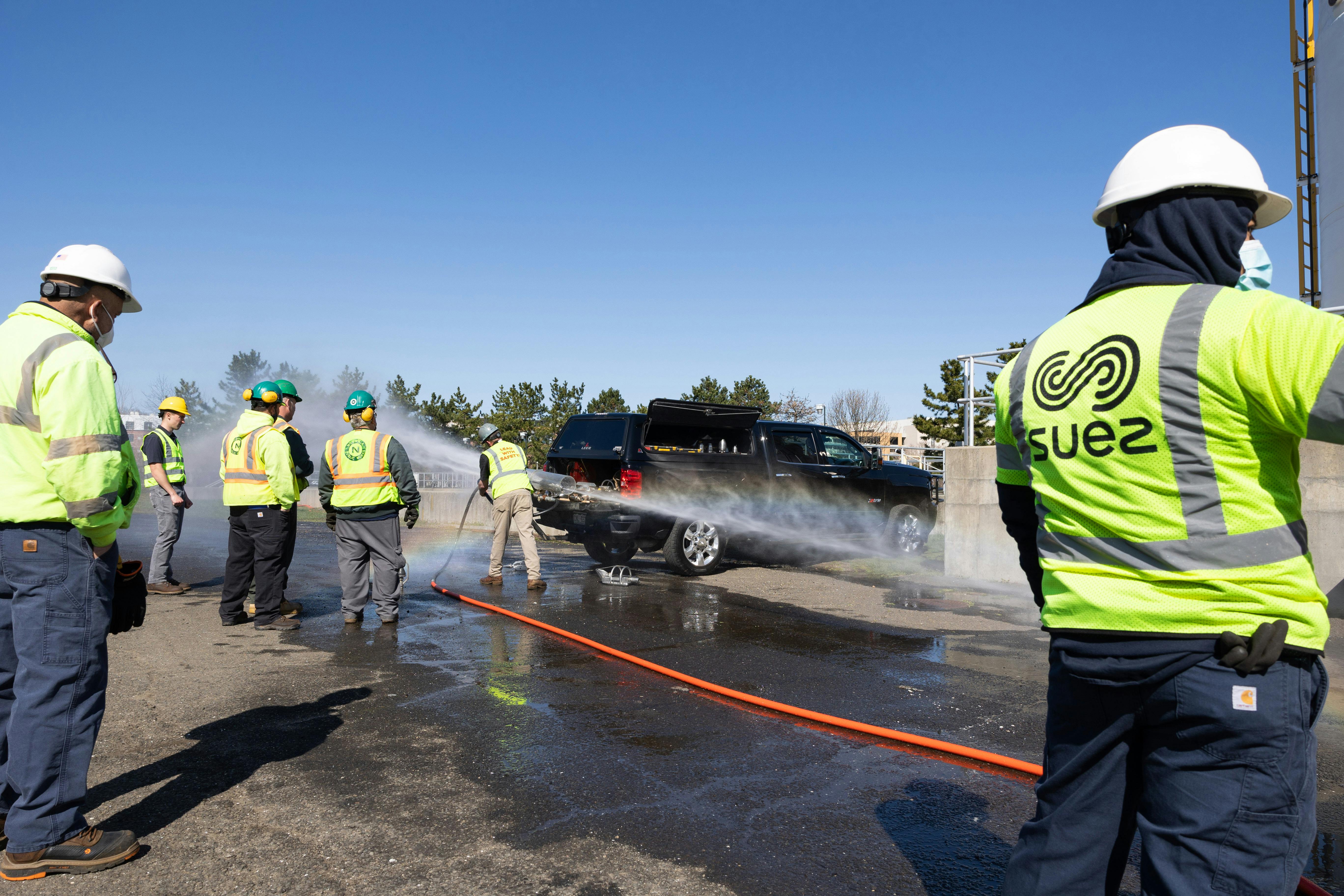 The most effective high efficiency nozzles have tight water patterns that efficiently clean the pipe floor/wall and create a powerful water stream that not only moves debris long distances but also propels the nozzle.