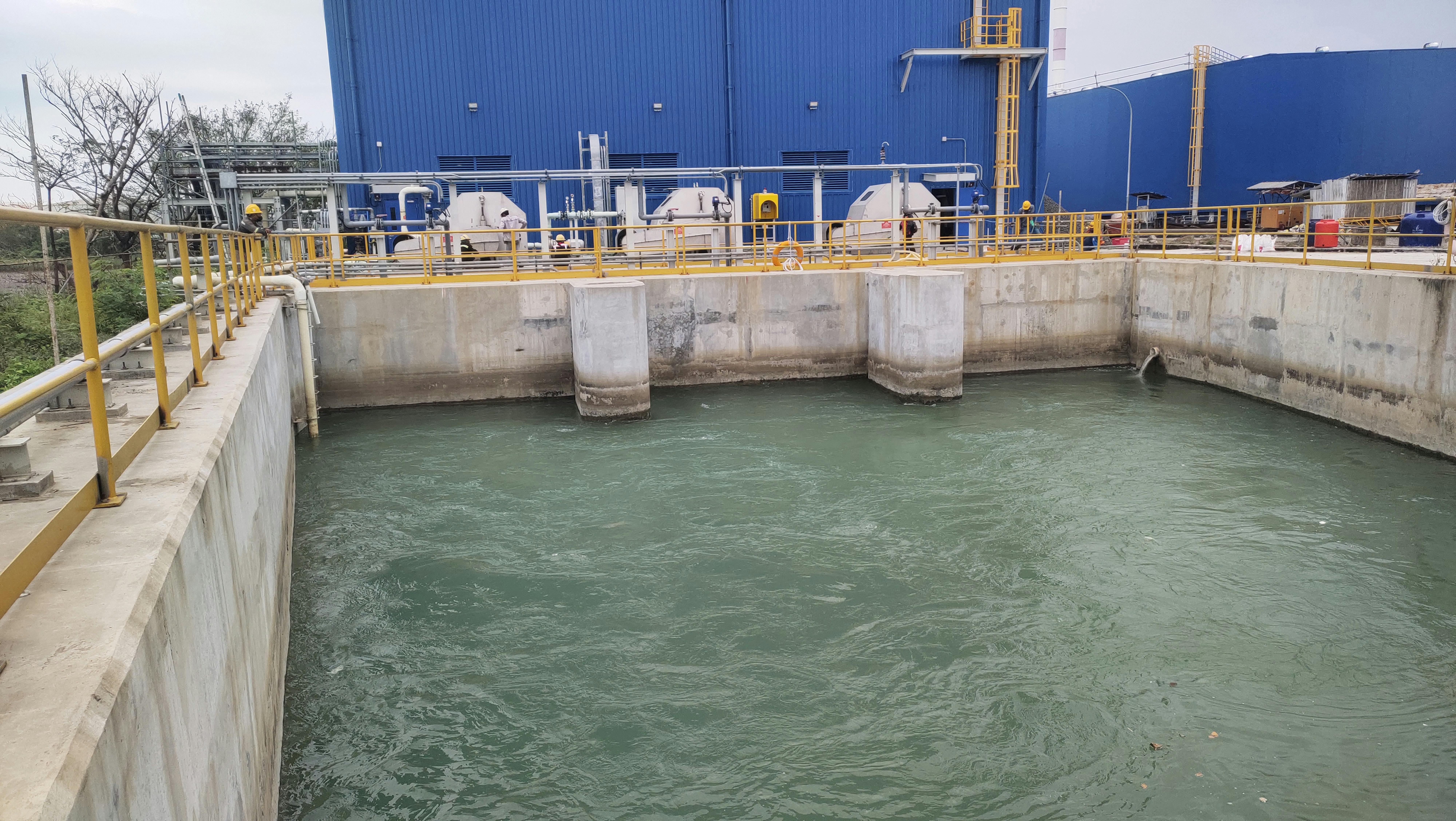 dreamstime_xxl_339762810