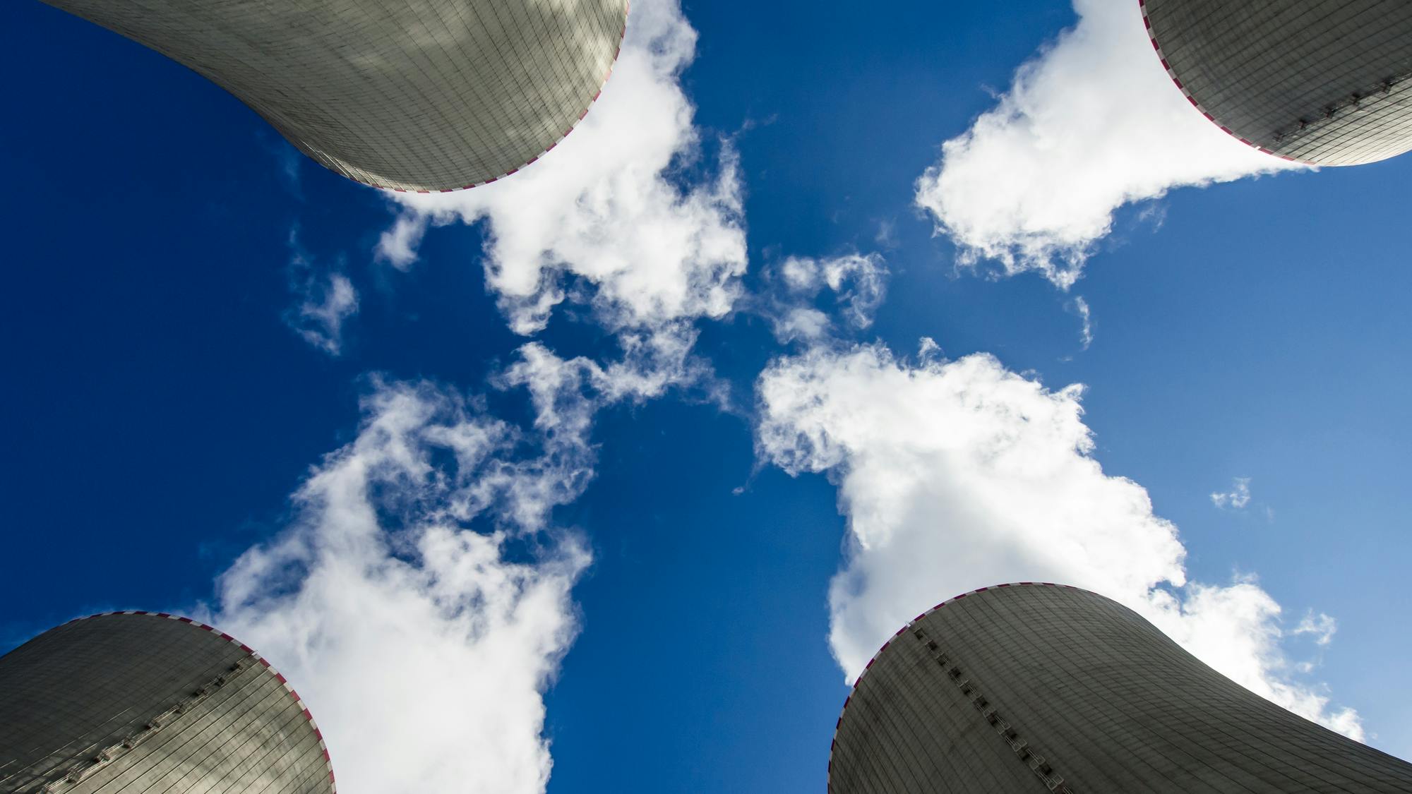 cooling_tower_dreamstimes