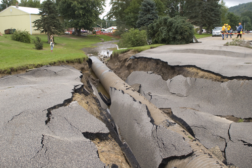 Content Dam Ww Online Articles 2016 12 Fema 31750 Minnesota Road Damaged By Flood Waters