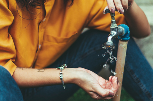 Content Dam Ww Online Articles 2019 03 Wwi World Water Day 2019 Bracelet Faucet Flowing 1854868