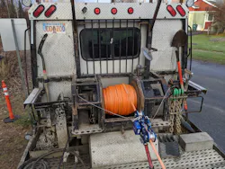 Load cells use wireless technology to exchange data over short distances Load cells use wireless technology to exchange data over short distances