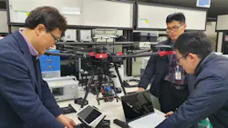 ETRI researchers inspect their hyperspectral camera drone. ETRI researchers inspect their hyperspectral camera drone.