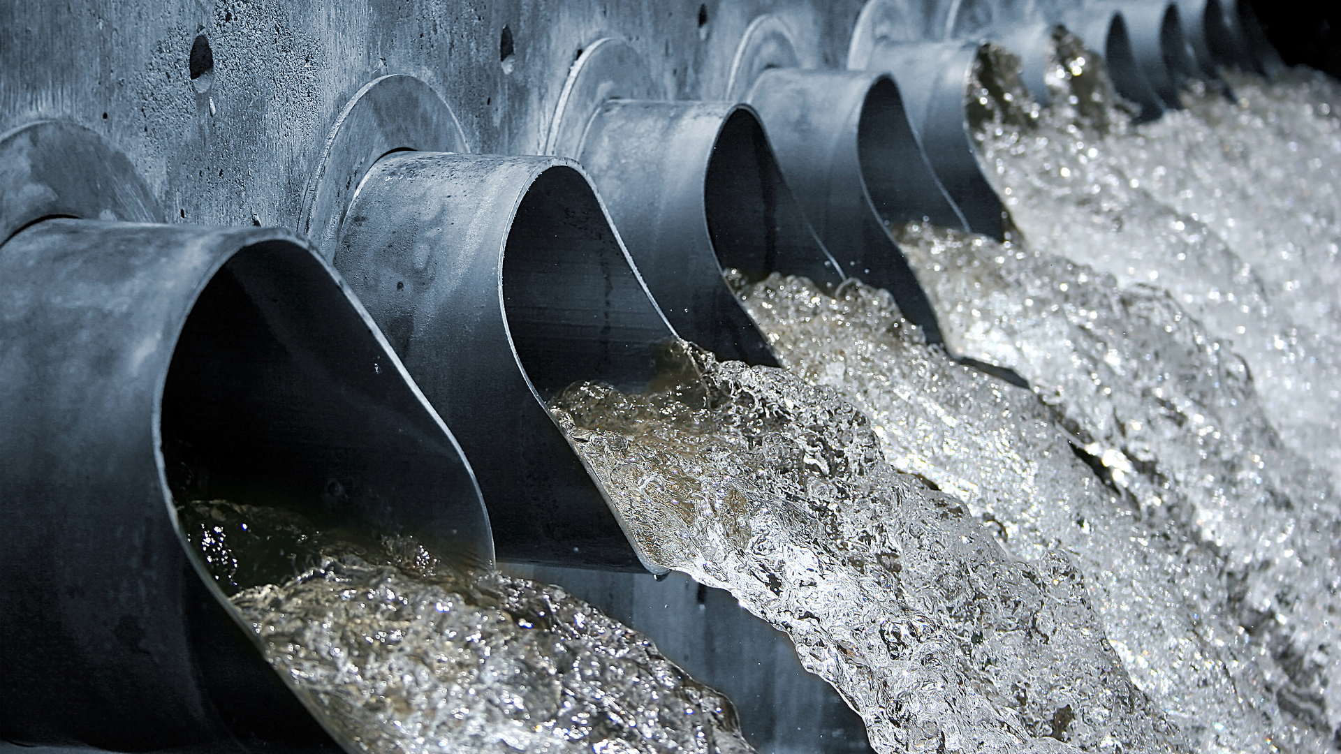 A solid control system is a must in modern water and wastewater treatment.