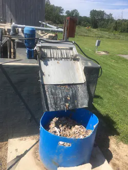 The bar screen is able to automatically dispose of trapped material. The bar screen is able to automatically dispose of trapped material.