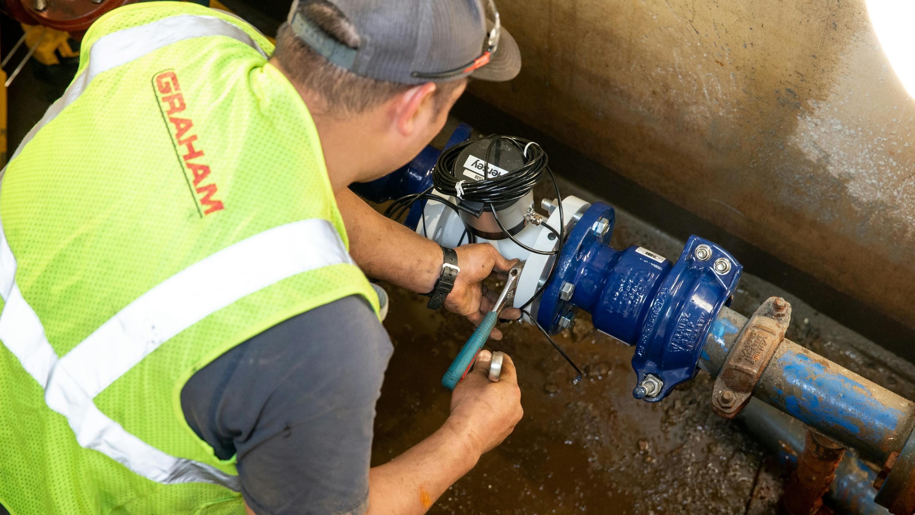 Installing pressure logger.