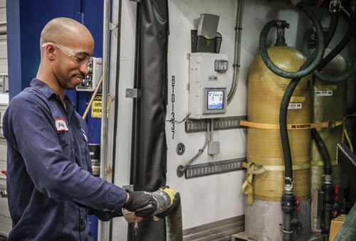 1655240382724 Mpw Technicianpreparesditrailer