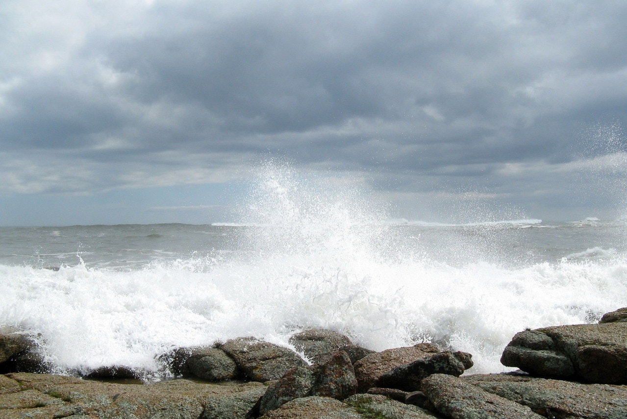 ocean-waves-1245288-1279x854