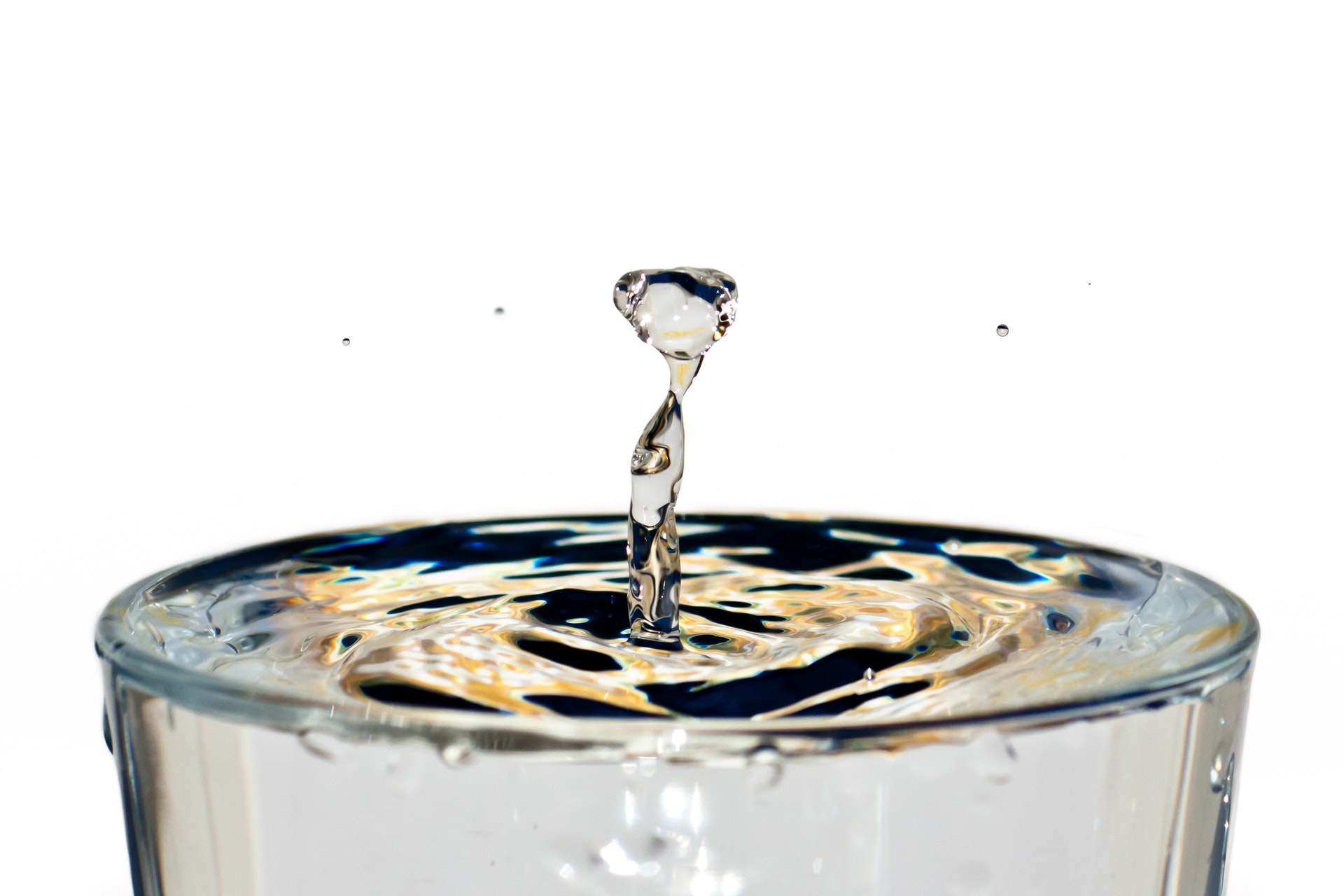 12.12 water-drops-1-1148230-1920x1280