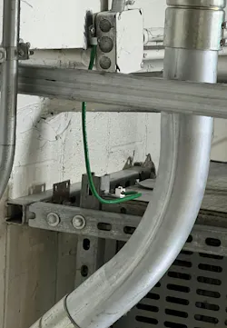 Improper use of transformer lid to improve grounding. Improper use of transformer lid to improve grounding.