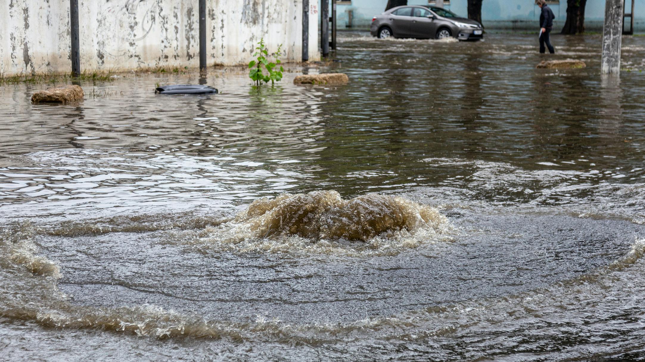 From smarter to intelligent monitoring: Harnessing AI and machine learning for CSO and SSO prediction